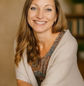 Juliana Kramer - Therapy Rooted in the Brilliance of the Brain: Supporting Healing and Self-Trust