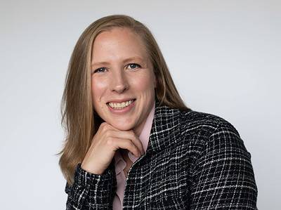 Lyndsay - Registered Clinical Counsellor